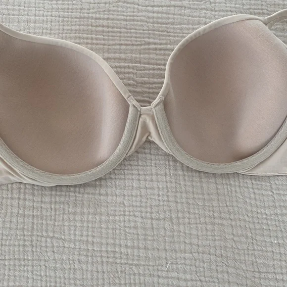 Victoria’s Secret Body By Victoria IPEX Demi Bra - Picture 5 of 6